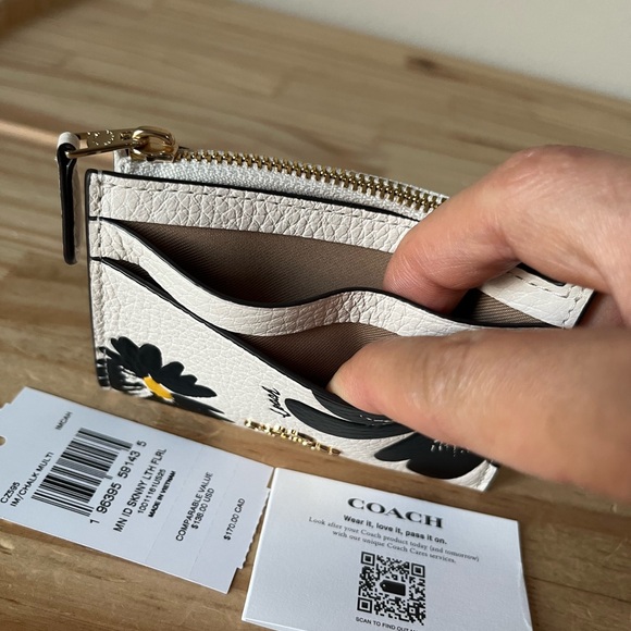 Coach Card Holder🎈🎈 - Picture 6 of 8